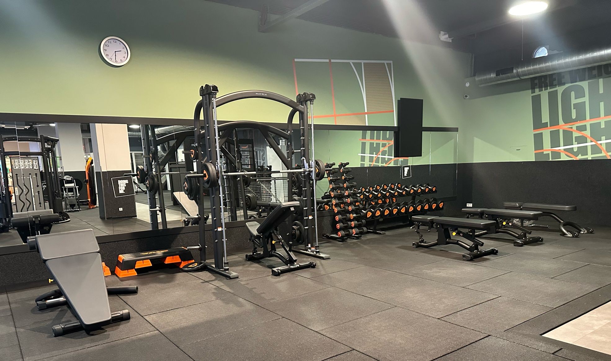 Modern fitness gym voor personal training Den Bosch - professionele krachtraining apparatuur bij IMD-Coach